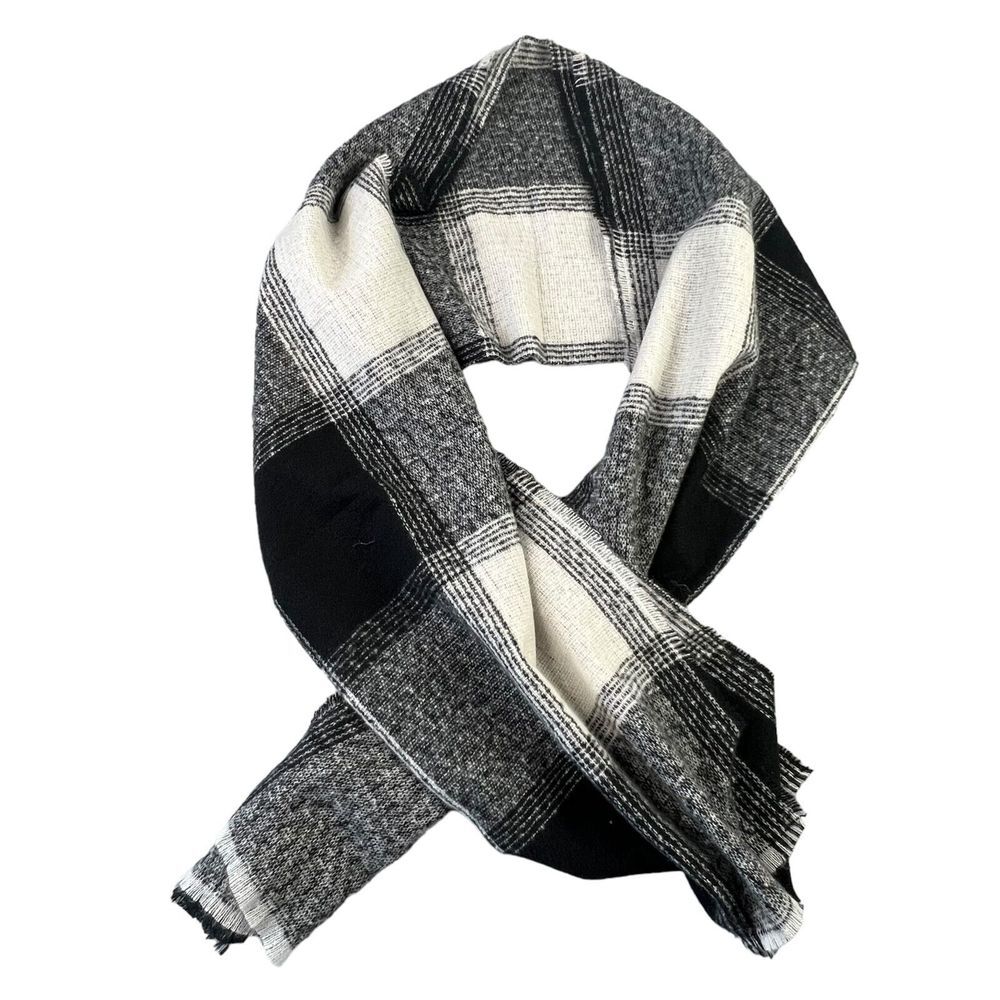 Old Navy Oversized Soft Flannel Blanket Scarf White‎ Black Plaid Fringe 25x72